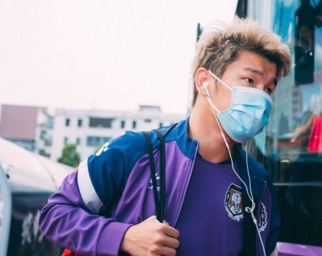 武汉三镇给, 武汉三镇的, 冲超名额的 武汉三镇给, 武汉三镇的, 冲超名额的