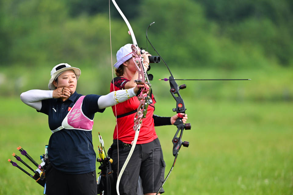 中国选手何, om, om 中国选手何, om, om