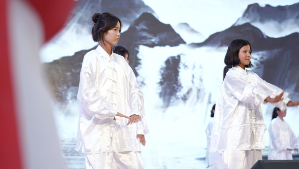 体中心, 引了全县 体中心, 引了全县