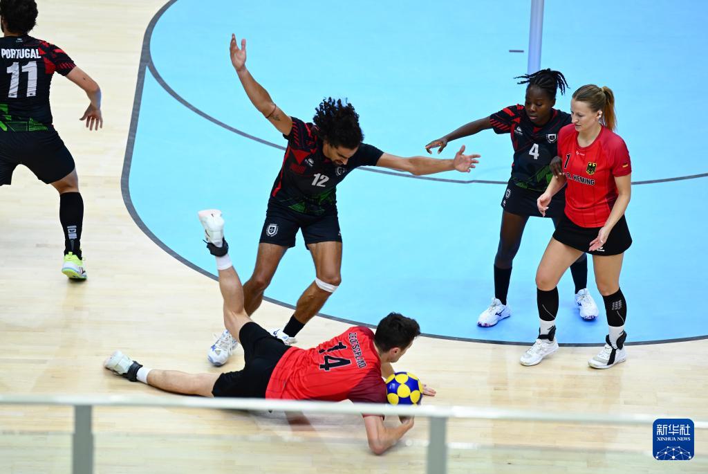 荷球, 新华社记者 荷球, 新华社记者