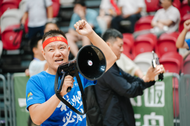 和球队并肩, om, inews 和球队并肩, om, inews