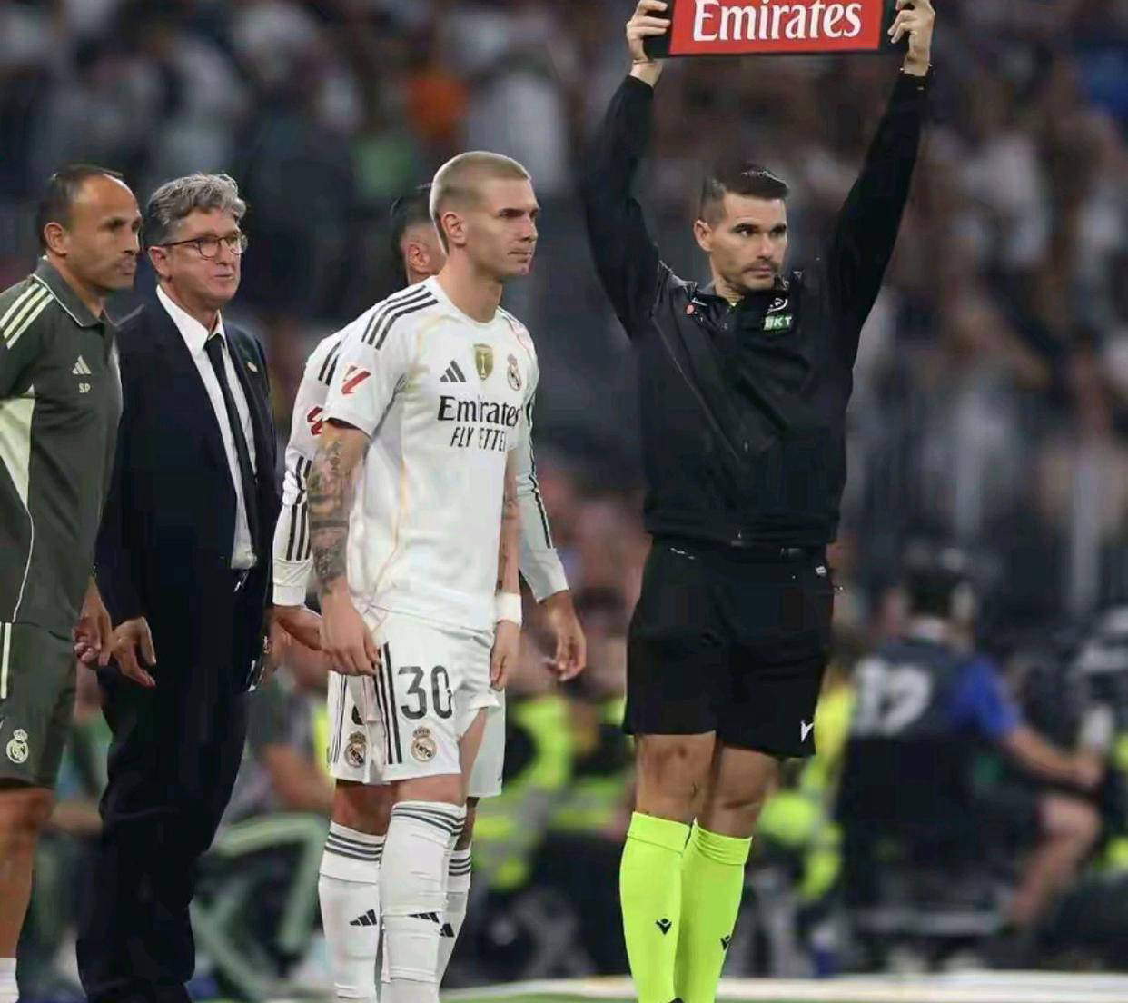 在比赛进行, 也为球队的